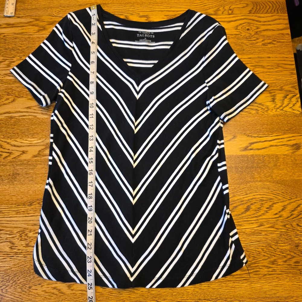 Talbots 100% Cotton M Black White Chevron Stripe V-Neck Short Sleeve Career Top - Picture 8 of 8